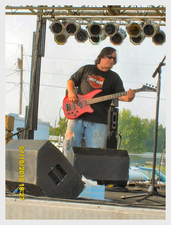 Date this delightful United States man Kim from coolville US7807