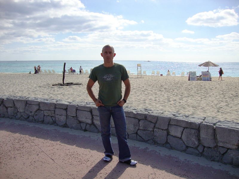 Date this delightful United States man Kiro from Miami US7834