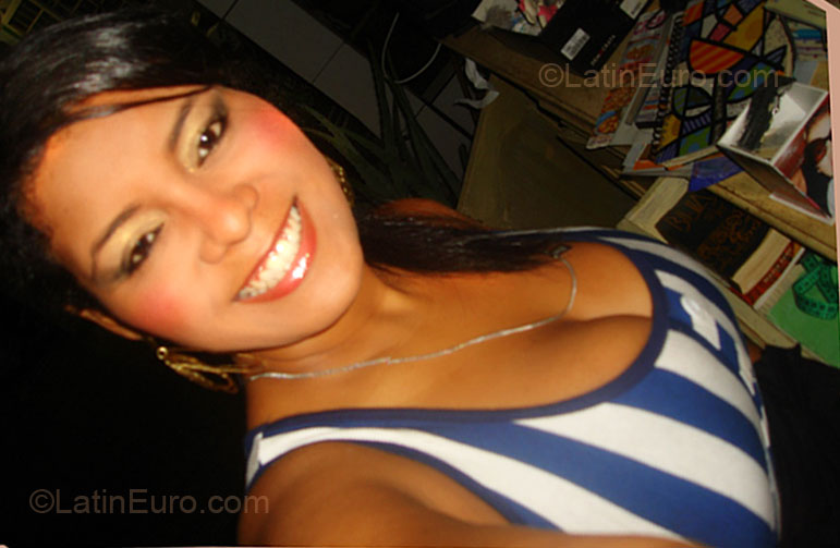 Date this delightful Brazil girl Karoliny from Rio Branco BR5887