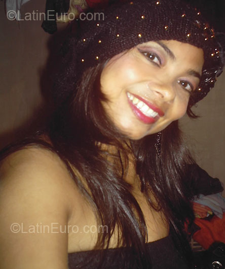 Date this beautiful Colombia girl Mirelvis from Barranquilla CO7126