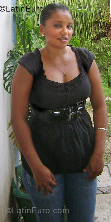 Date this beautiful Honduras girl Karina Lizeth from Potrerillos HN245