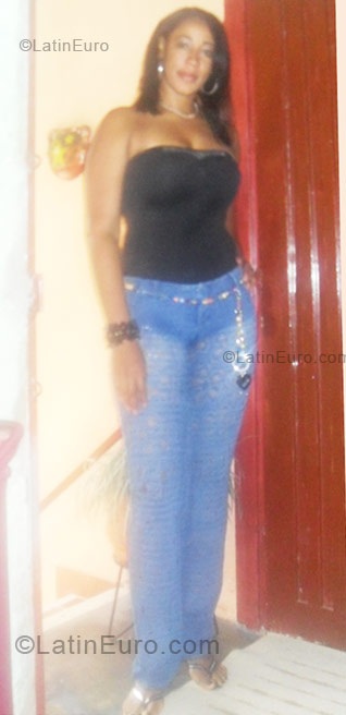 Date this happy Colombia girl Yalila from Cali CO5444