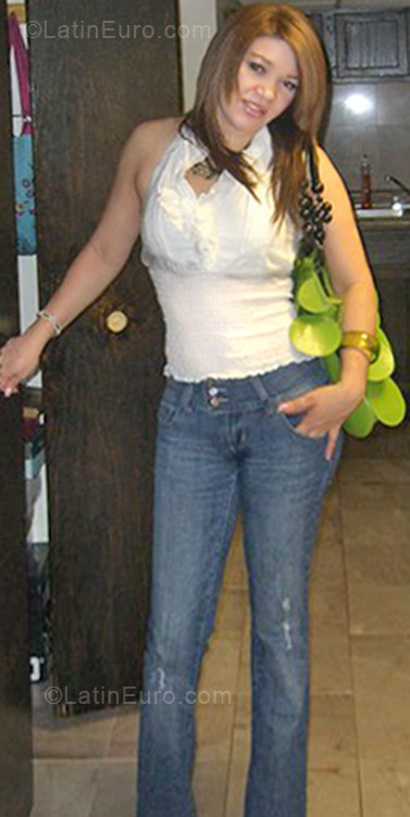 Date this cute Honduras girl Evelin from San Pedro Sula DO5506