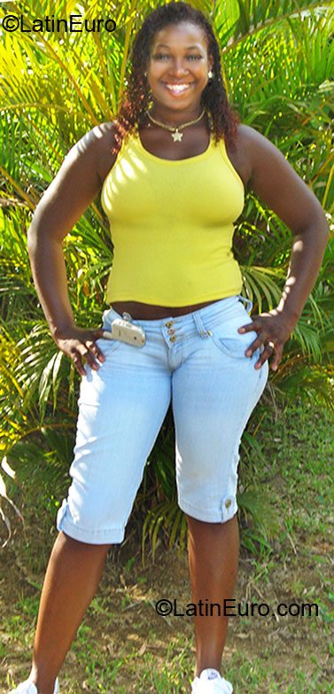 Date this charming Brazil girl Rejane from Rio De Janeiro BR4040