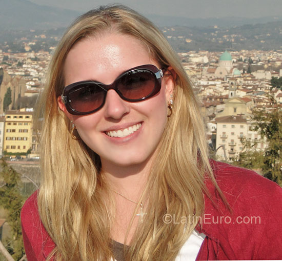Date this beautiful Brazil girl Larissa from Curitiba BR4109