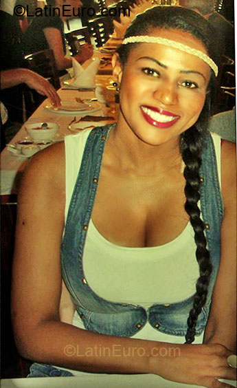 Date this nice looking Brazil girl Simone from Rio De Janeiro BR4133