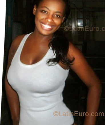 Date this funny Brazil girl Juliana from Buzios BR6078