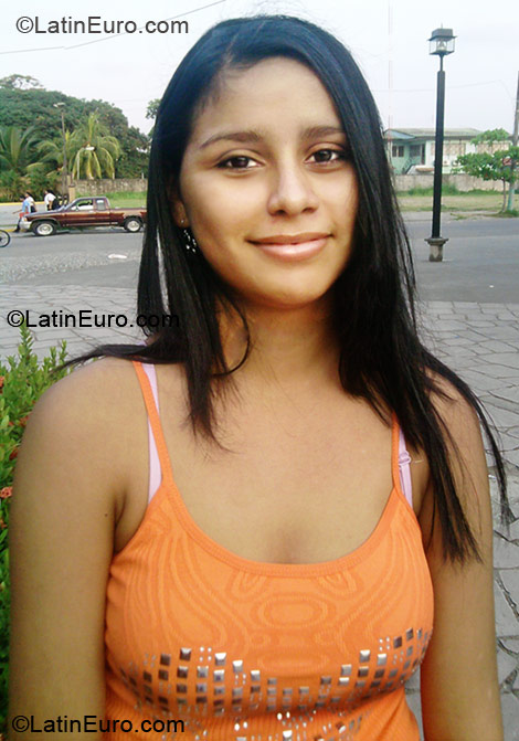 Date this delightful Honduras girl Mileni from Puerto Cortes HN264