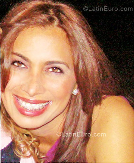 Date this georgeous Venezuela girl Denise from Maracaibo VE59