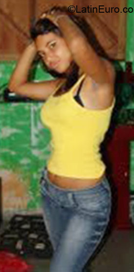 Date this fun Brazil girl Debora from Natal BR4271