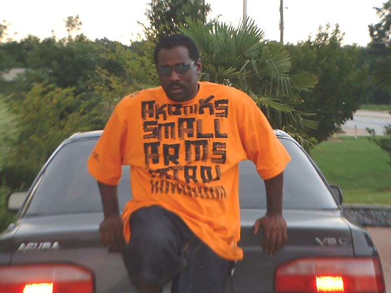 Date this nice looking United States man LQQking from Lithonia US8556