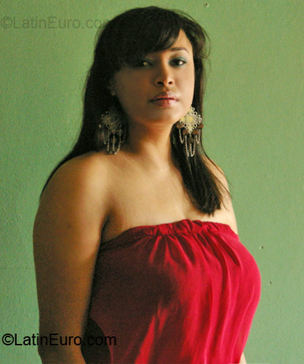Date this hot Honduras girl Julissa sequeira from La Ceiba HN269