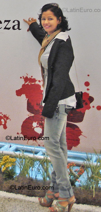 Date this tall Brazil girl Clebia from Camacari BR4382