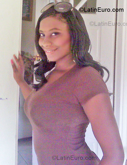 Date this good-looking Jamaica girl Nasancia from St. Elizabeth JM249