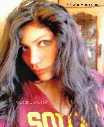 Date this attractive Peru girl Yazmin from Lima PE424
