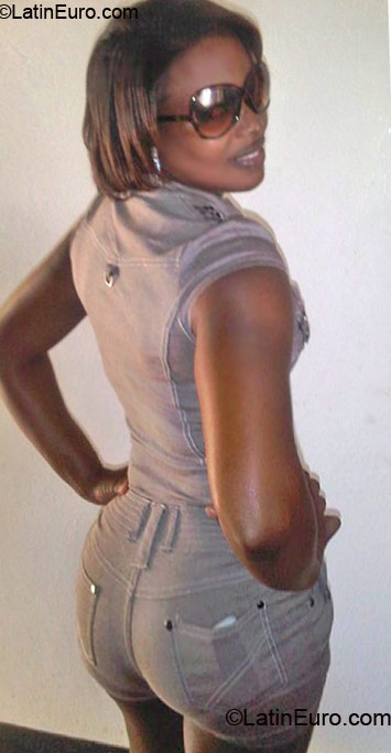 Date this stunning Jamaica girl Cashmain from Clarendon JM196