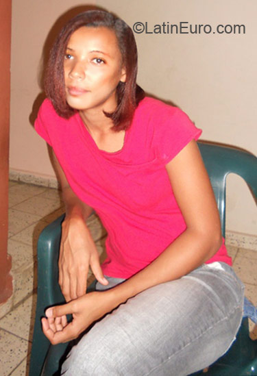 Date this attractive Dominican Republic girl Anais sanchez from Barahona DO6747