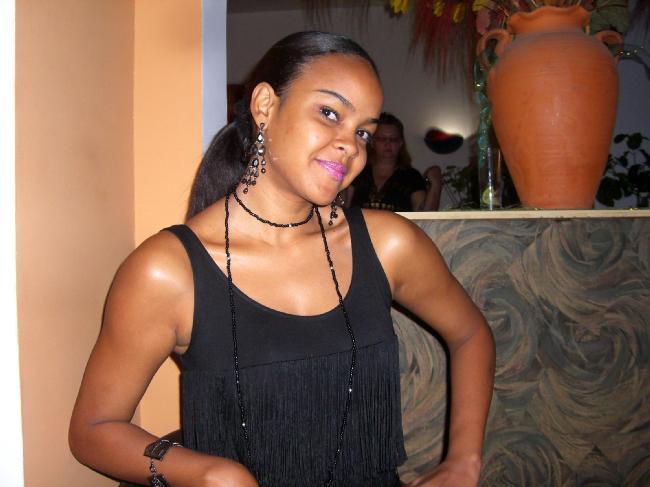 Date this foxy United States girl Linda nima from LA.California IC42
