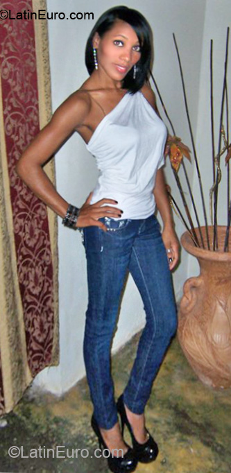 Date this tall Dominican Republic girl Wica from San Pedro De Macoris DO7179