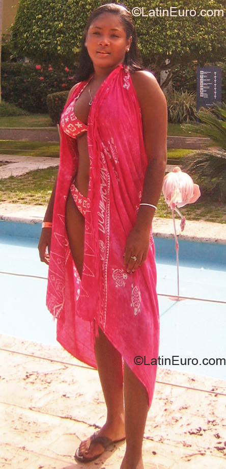 Date this good-looking Dominican Republic girl Fatima Maria from San Cristobal DO7181