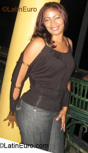 Date this hard body Dominican Republic girl Angelina from Santiago DO7213