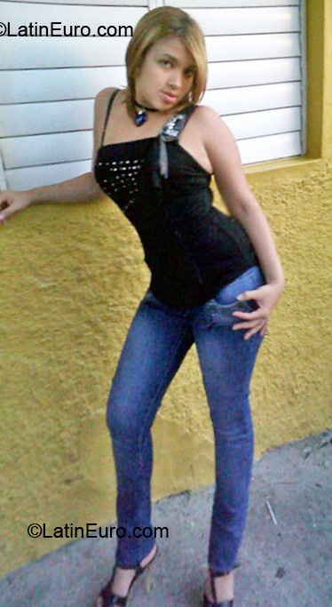 Date this nice looking Dominican Republic girl Danelkis from Santiago DO7215