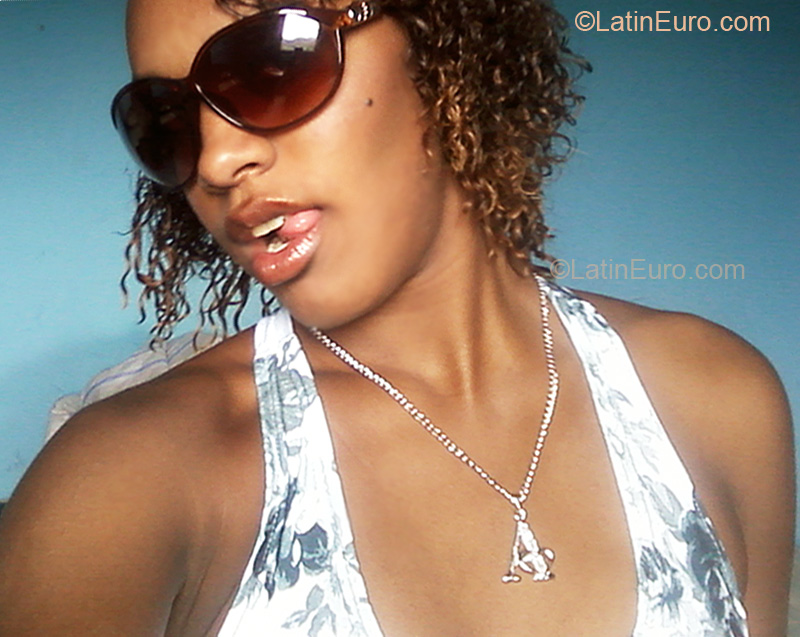 Date this funny Brazil girl Stefani from Rio De Janeiro BR5077