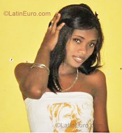 Date this georgeous Dominican Republic girl Erika from Santo Domingo DO7303