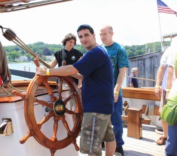 Date this voluptuous United States man Samuel from Newington US9483