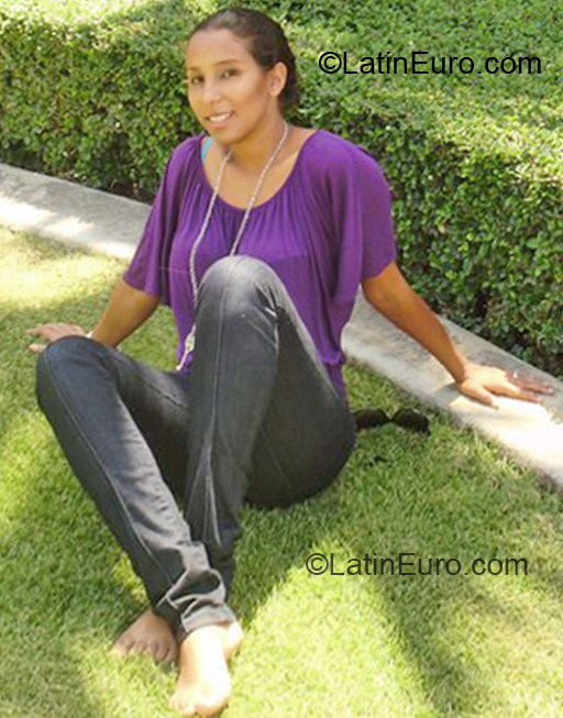 Date this hard body Dominican Republic girl Luisanna from Mao DO7384