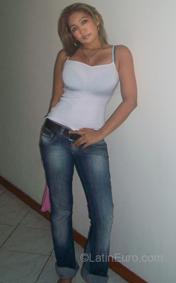 Date this voluptuous Colombia girl Amparo from Bucaramanga CO6950