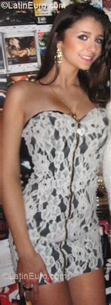 Date this hot Brazil girl Samantha from Florianopolis BR5185