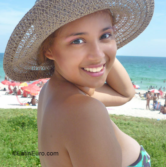 Date this sultry Brazil girl Aline from Vicosa BR5193