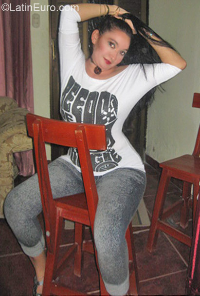 Date this sensual Colombia girl Ercilia from Cartagena CO6929