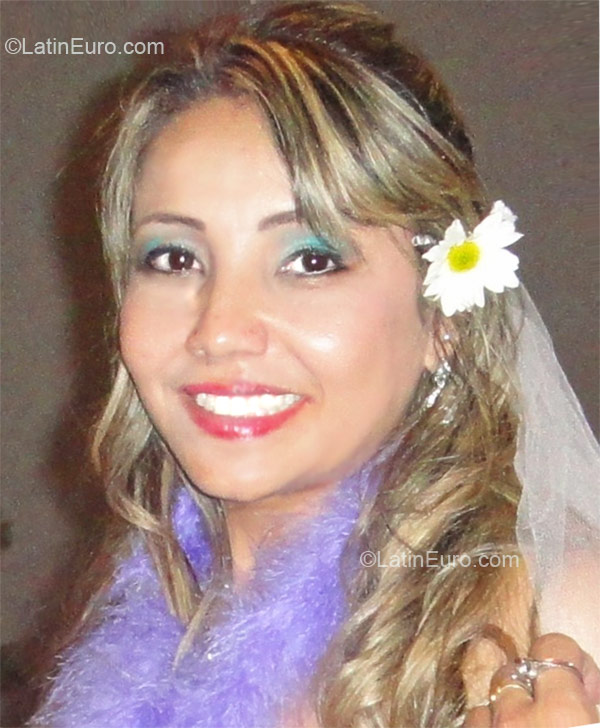 Date this happy Brazil girl Edna from Goiania BR5205