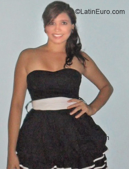 Date this sultry Colombia girl Diana from Monteria CO7042