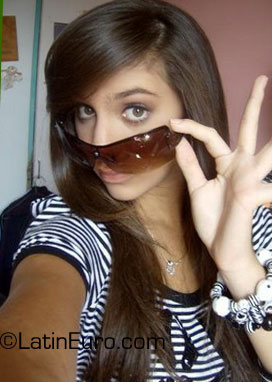 Date this sensual Venezuela girl Yenifer from Caracas VE68