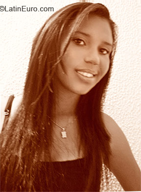 Date this charming Colombia girl Ximenia from Bogota CO7500