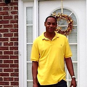 Date this attractive United States man CROWN from Ellenwood US10278