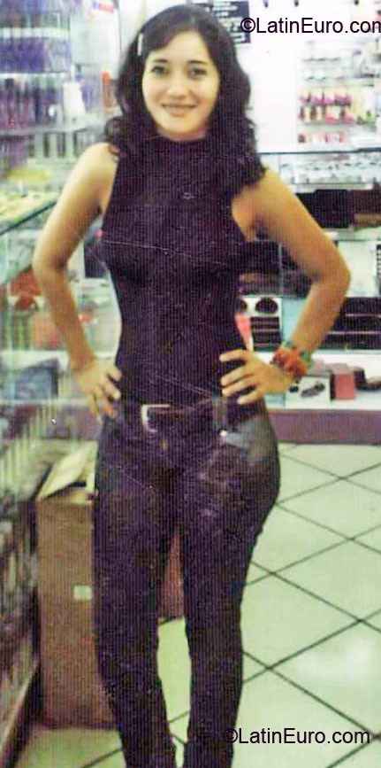 Date this pretty Mexico girl Nena from Villahermosa MX348