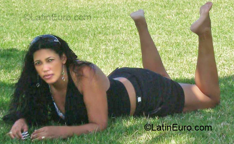 Date this attractive Brazil girl Silvania from Aracruz BR5600