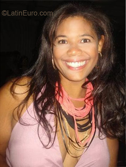 Date this georgeous Brazil girl Tainah from Brasilia BR5602