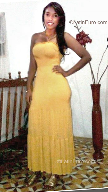 Date this hot Colombia girl Tatiana from Cartagena CO7288