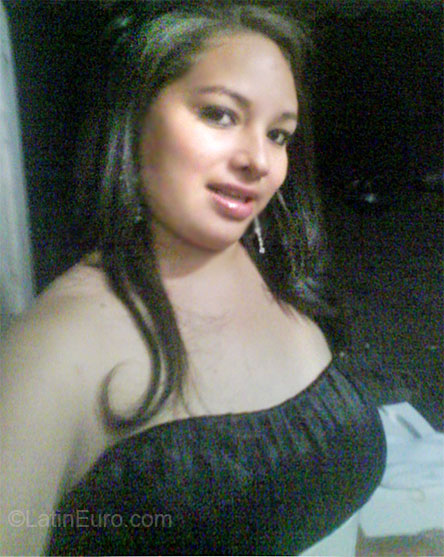 Date this sensual Honduras girl Yosi from La Paz HN335