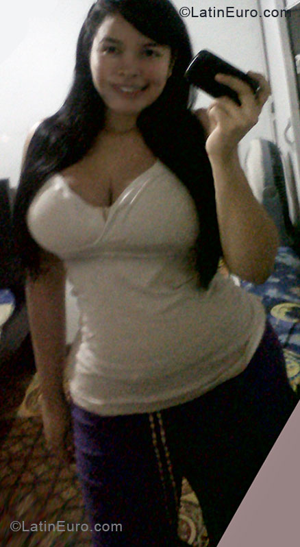 Date this happy Colombia girl Diana from Buenaventura CO7370