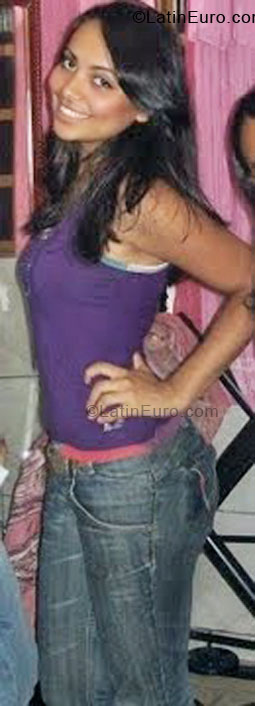 Date this hard body Brazil girl Mariana from Salvador BR5696