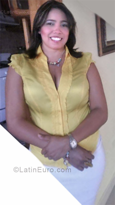 Date this passionate Dominican Republic girl Emprendedora from Santo Domingo DO8140