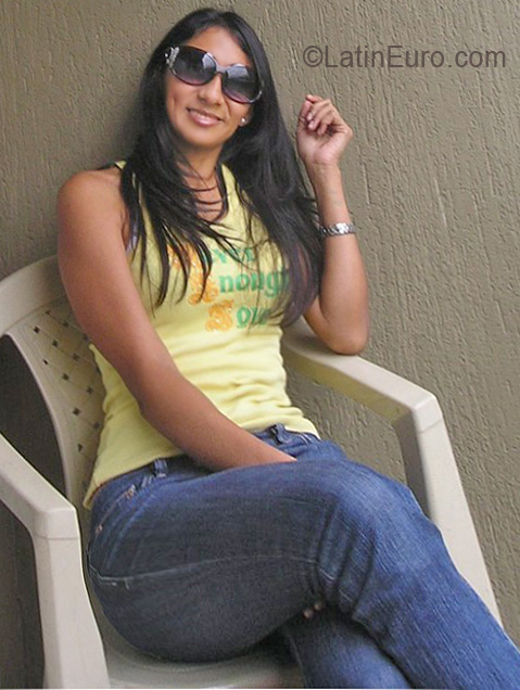 Date this funny Colombia girl Mena7 from Cali CO7420