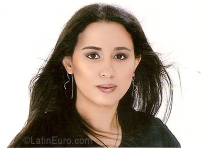 Date this good-looking Brazil girl Thais from Curitiba BR5825