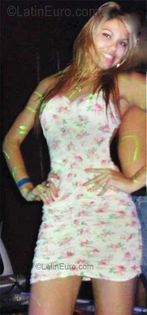 Date this happy Brazil girl Dayane from Goiania BR5841